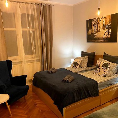Lares And Penates Apartment คราคูฟ ภายนอก รูปภาพ
