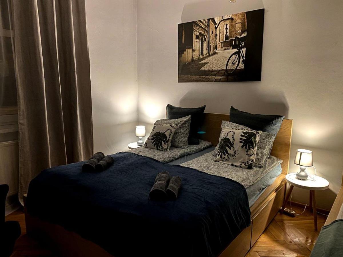 Lares And Penates Apartment คราคูฟ ภายนอก รูปภาพ