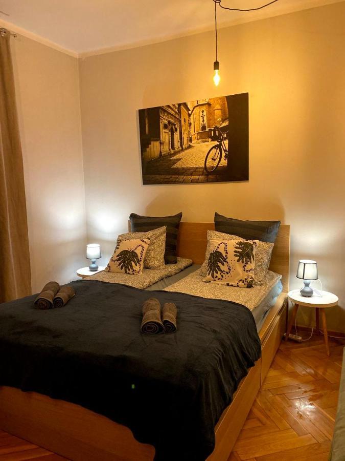 Lares And Penates Apartment คราคูฟ ภายนอก รูปภาพ