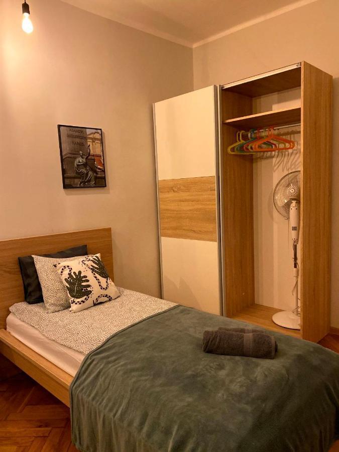 Lares And Penates Apartment คราคูฟ ภายนอก รูปภาพ