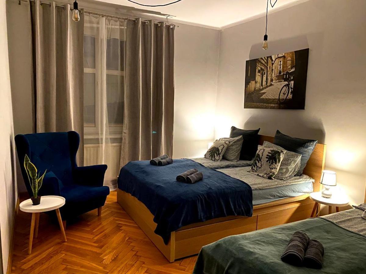 Lares And Penates Apartment คราคูฟ ภายนอก รูปภาพ